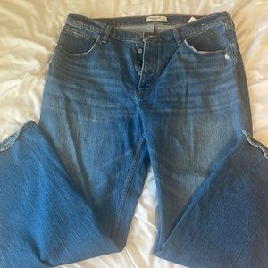 i’m selling jeans 90 baggy,33 denim